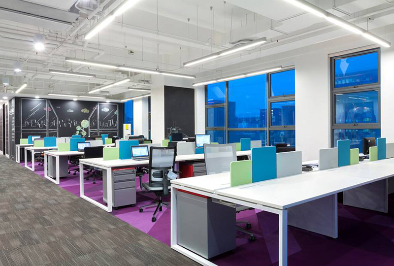 福冠辦公家具十五多年來，我們不止做好辦公家具，更專注于所有客戶辦公空間的解決方案。