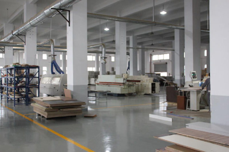 上海辦公家具廠卓越的現(xiàn)代化管理制度，認真負責(zé)的福冠辦公家具全體員工，規(guī)范化流水作業(yè)，保障您的產(chǎn)品質(zhì)量。